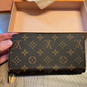 Louis Vuitton Zippy Wallet